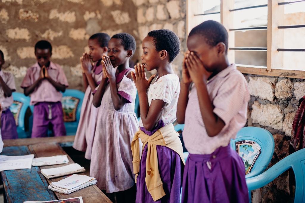 Compassion participants in Kenya praying